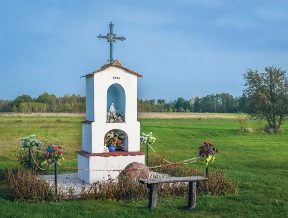 Wayside shrine in Poland Maj miesiącem Niepokalanej