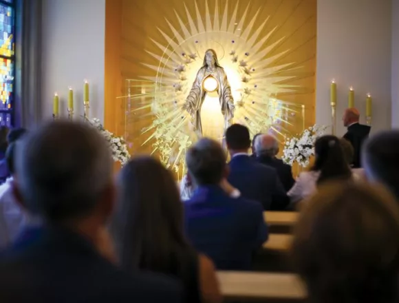 Adorowanie Pana Jezusaprzemienia małżonków