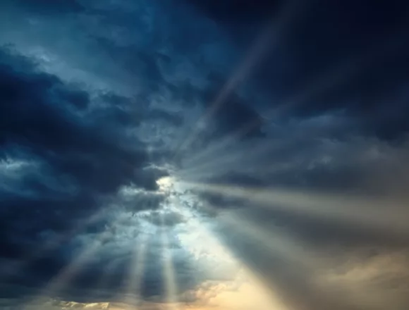 gray clouds during daytime Wolność głoszenia swoich poglądów