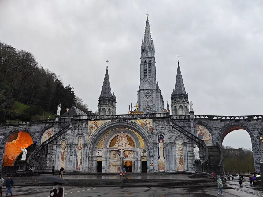 Piękna Pani z Lourdes