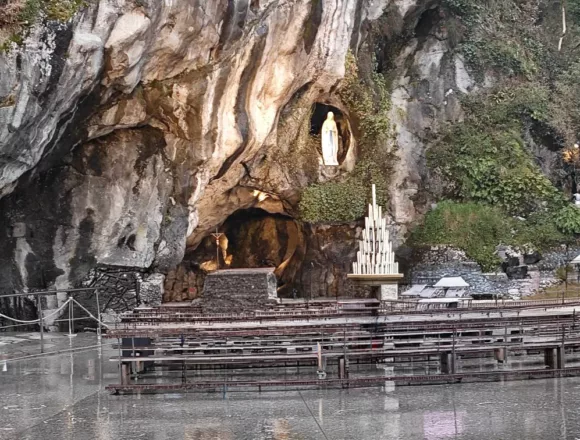 Piękna Pani z Lourdes