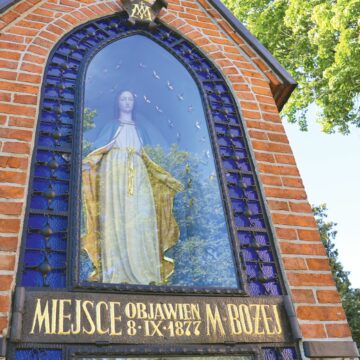 Figura niepokalanej w miejscu objawień w Gietrzwałdzie