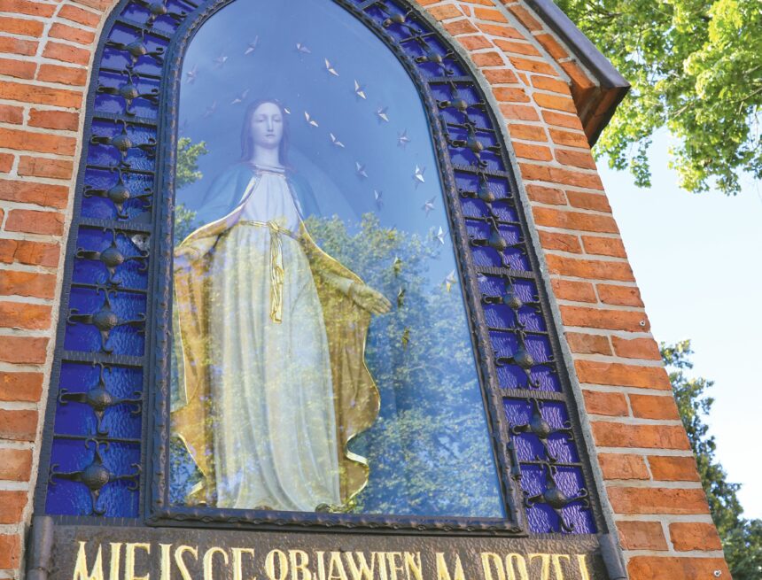 Figura niepokalanej w miejscu objawień w Gietrzwałdzie