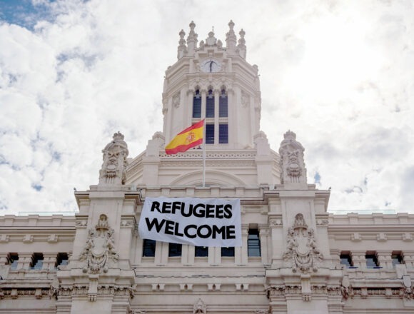 "Refugees Welcome" placard in Madrid, Spain Europa wykorzeniona.
