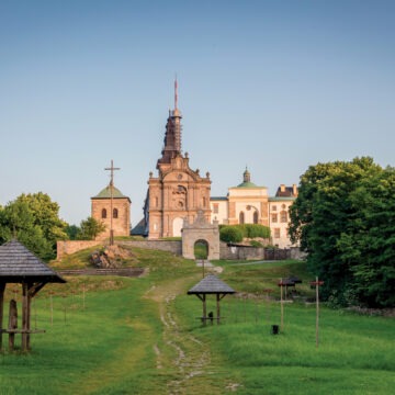 Panorama,Of,The,Monastery,On,The,Holy,Cross,On,Lysa Co roku na Świętym Krzyżu